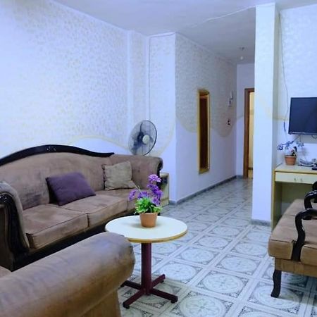 Al Seoudi Furnished Units Apartamento Zarqa Exterior foto